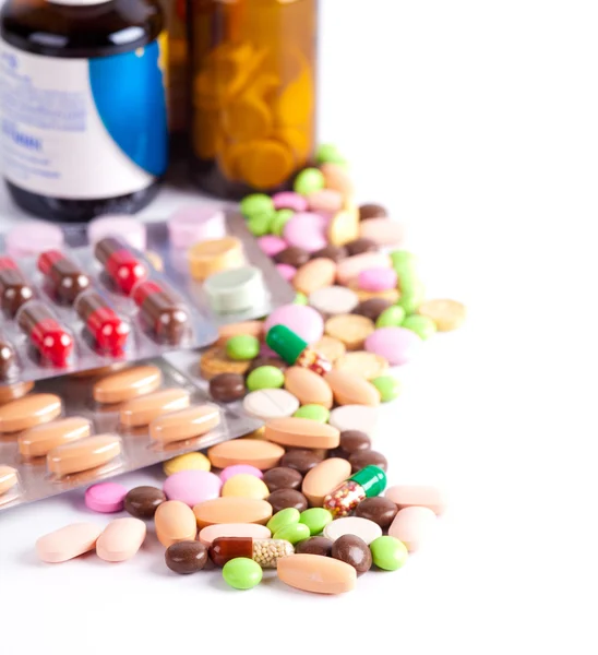 Hromadu barevných pilulek — Stock fotografie