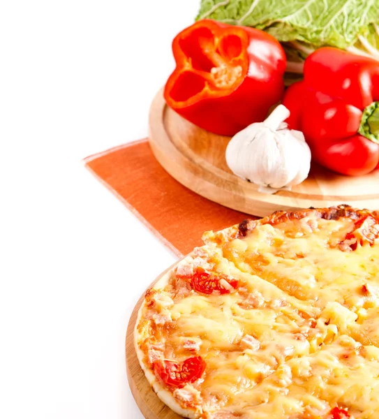 Pizza in Scheiben — Stockfoto