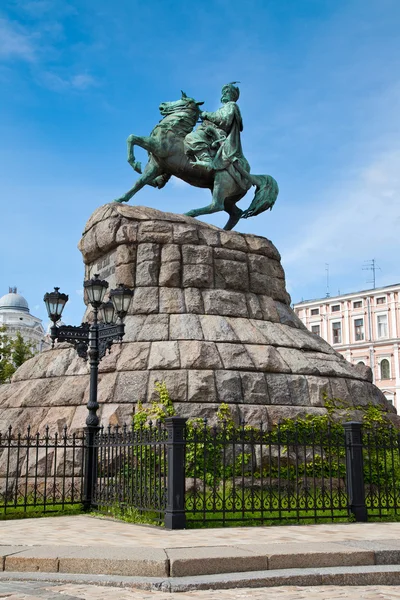 Estátua de Hetman Bogdan Khmelnitsky em Kiev, Ucrânia — Fotografia de Stock
