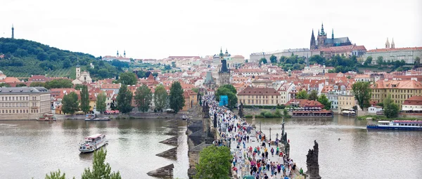 Karlsbrücke in Prag — Stockfoto
