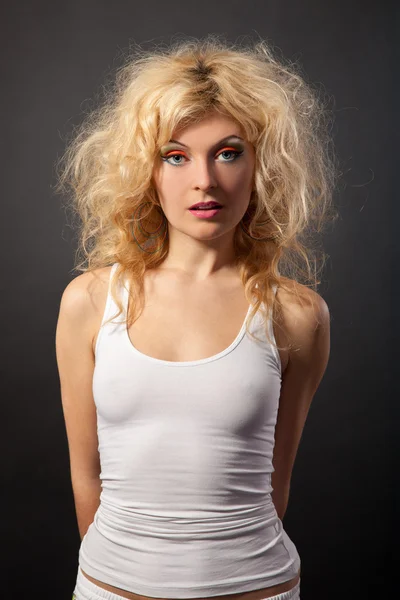 Güzellik Portresi. kıvırcık saçlı. güzel kadın — Stok fotoğraf