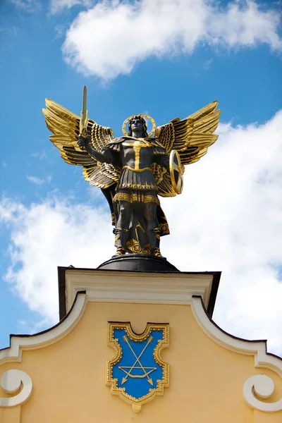 Angyal emlékmű, kijevi Függetlenség tér — Stock Fotó