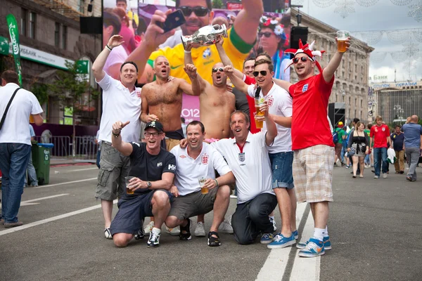 KYIV, UKRAINE - JUNE 15: England fans arrive in the fanzone befo — Stock Photo, Image