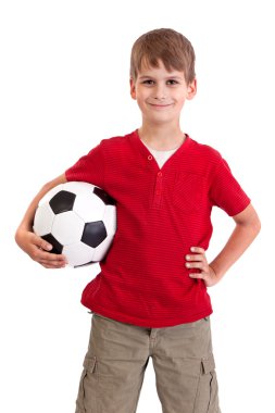 sevimli çocuk, bir futbol topu tutuyor. Futbol topu