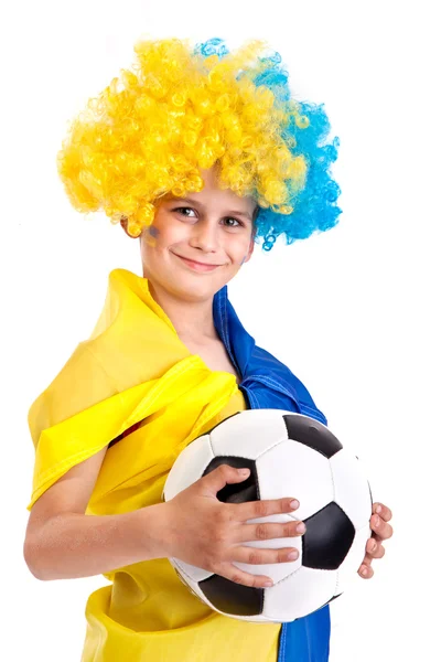 Fotballfan med ukrainsk flagg og ball på hvit bakgrunn – stockfoto