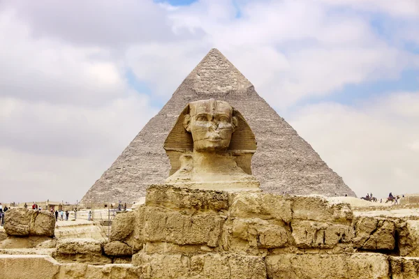 偉大なピラミッドとスフィンクス — ストック写真