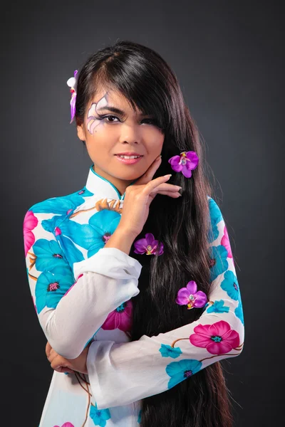 美しいアジアの女性国民の服を着ています。 — ストック写真