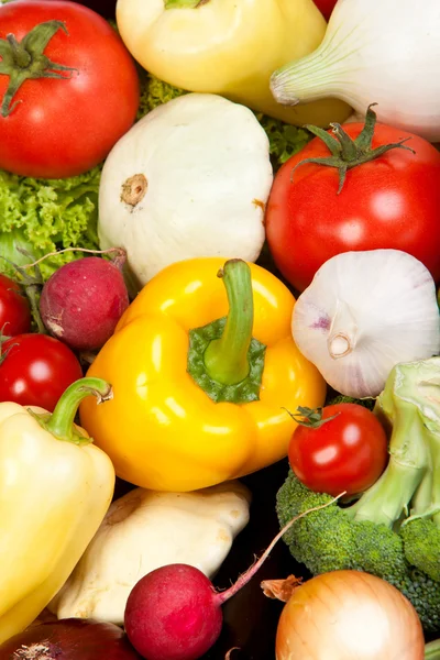 Grupa świeżych warzyw na białym tle — Zdjęcie stockowe