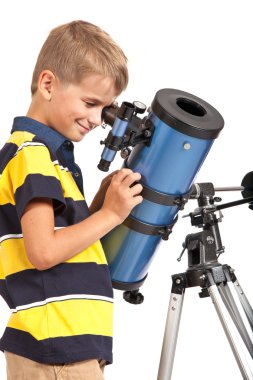 Çocuk teleskop beyaz üzerinde seyir