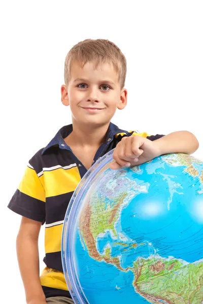 Pojke som håller en jordglob — Stockfoto