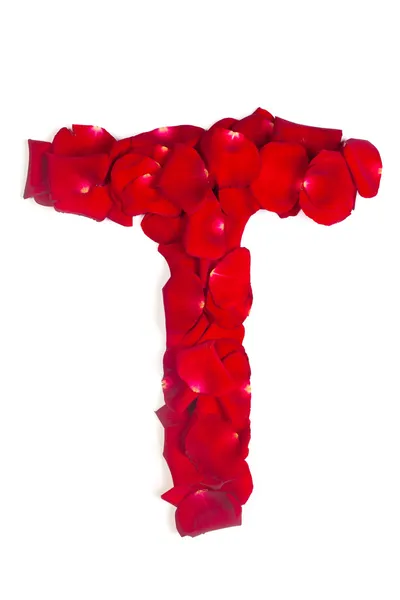 Litera t wykonane z czerwone płatki róż na białym — Zdjęcie stockowe