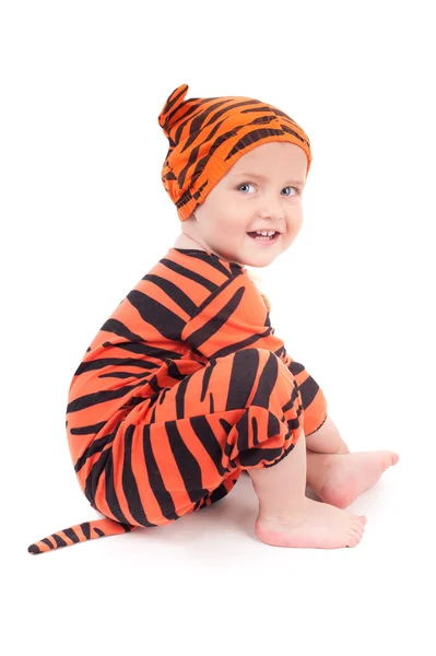 Kleine jongen in tijger kostuum — Stockfoto