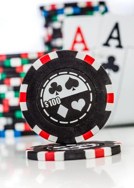 Chips and two aces — Stock Photo, Image