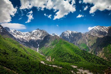 india.Mountains ve bulutlar.