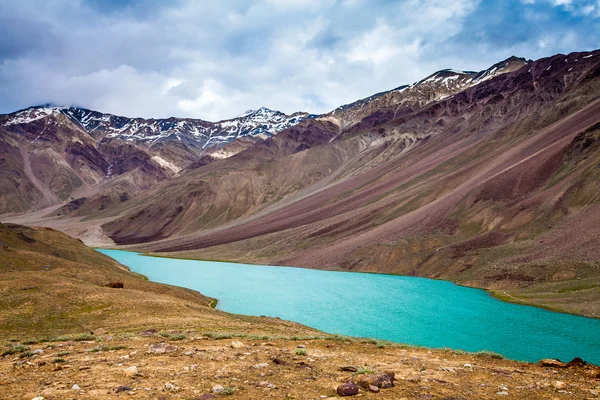 Chandra jezioro taal, spiti valley — Zdjęcie stockowe