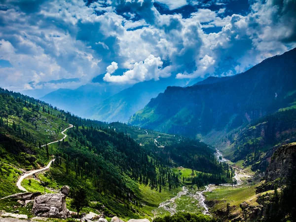 India.Mountains och moln. — Stockfoto