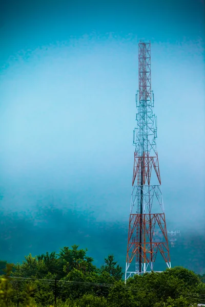 Torre de comunicaciones de antena de teléfono celular — Foto de Stock