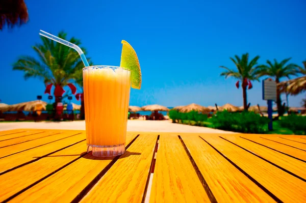 Tasty juice with melon opposite the beach — Stock Photo, Image