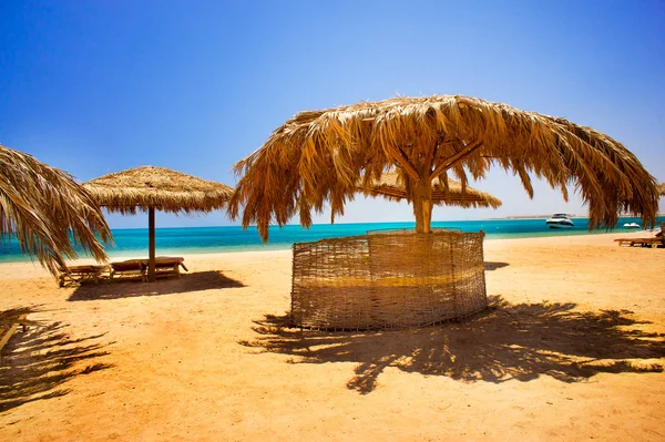 Splendida spiaggia solare in Egitto . — Foto Stock