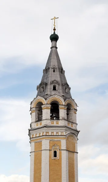 Klokkentoren van de orthodoxe kerk — Stockfoto