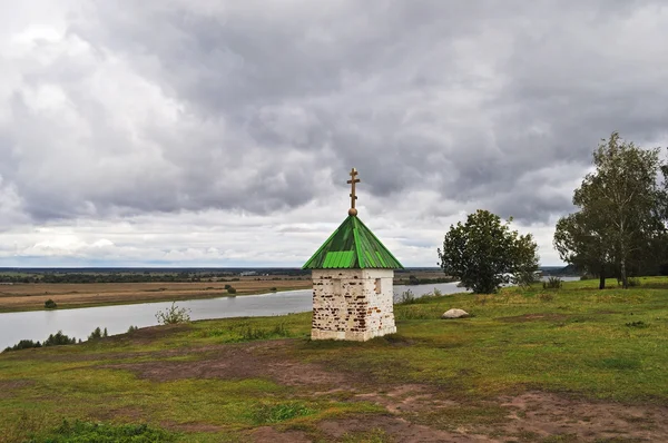 La capilla en los bancos de Oka, Rusia — Foto de Stock