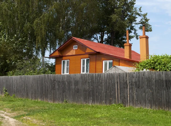 Dřevěná venkovský dům — Stock fotografie