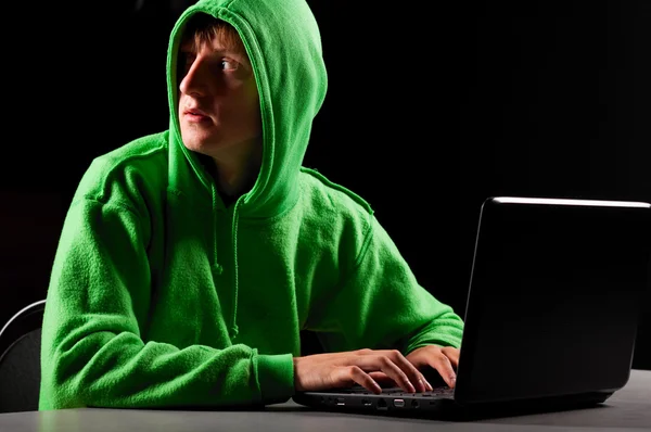 Молодой хакер — стоковое фото