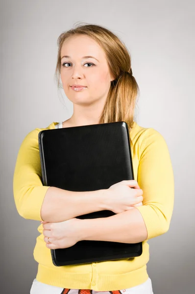 Mulher de escritório com laptop — Fotografia de Stock