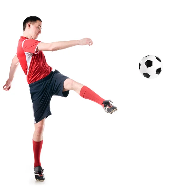 Piłka nożna gracz uderza piłkę — Zdjęcie stockowe
