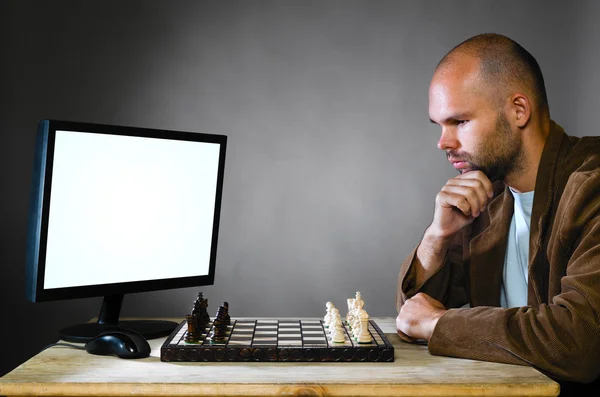 Human chess player against computer — Stock Photo, Image