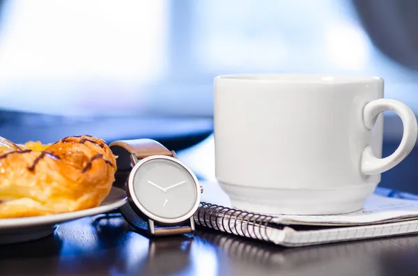Çörek ve kahve — Stok fotoğraf