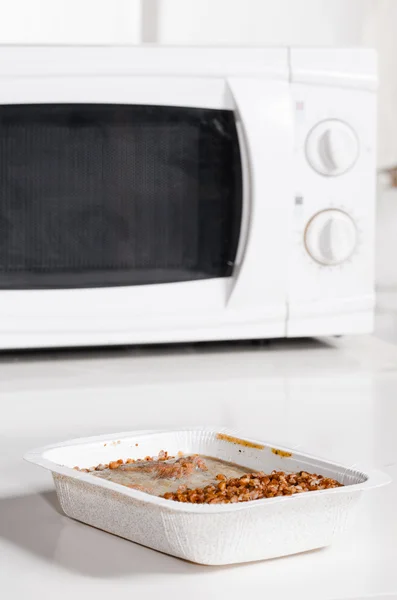 Microwave oven with frozen food — Stock Photo, Image