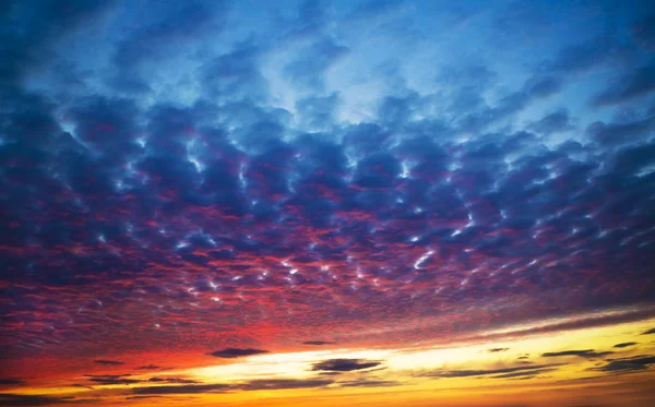 Večerní obloha pozadí. — Stock fotografie