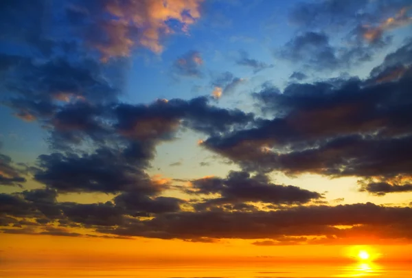 Oceano ao pôr-do-sol . — Fotografia de Stock