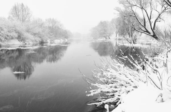 Río de invierno — Foto de Stock