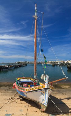 algarve, Portekiz portimao limanındaki yat