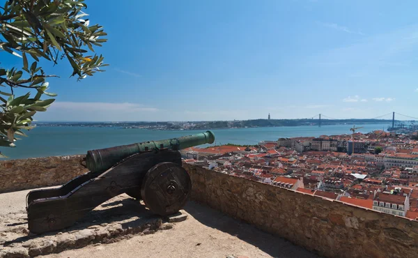 Zbraň v castelo de sao jorge, Lisabon. Portugalsko — Stock fotografie