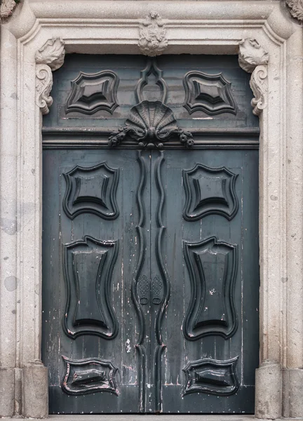 Stare drewniane zielone drzwi — Zdjęcie stockowe