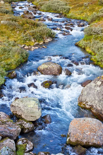 Dağ nehri — Stok fotoğraf