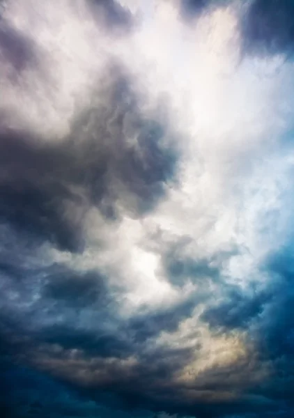 Dramatyczne niebo zachmurzone — Zdjęcie stockowe