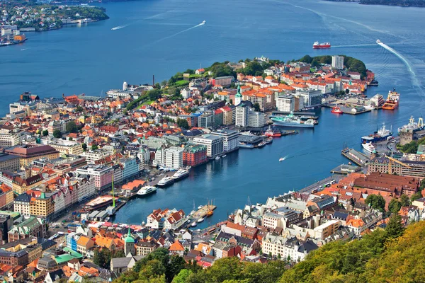 Widok na miasto Bergen ze wzgórza — Zdjęcie stockowe