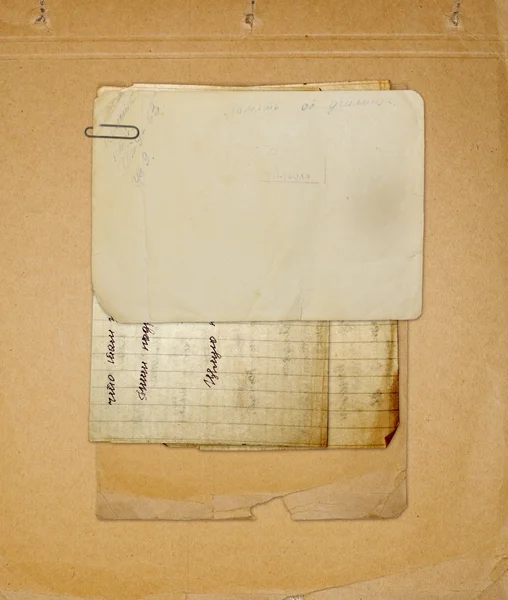 Старый архив с письмами, фотографиями на заднем плане — стоковое фото