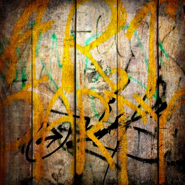 낡은 벽돌담 위에 있는 평범 한 낙서 형태의 글 — 스톡 사진
