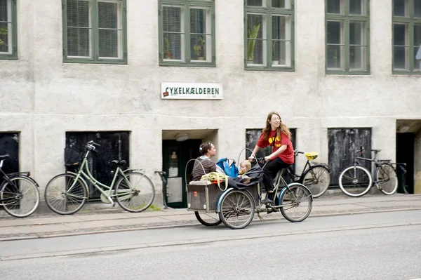 Cykel barnvagn — Stockfoto