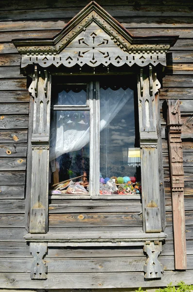 Російський вікна, вирубані Лиштви — стокове фото