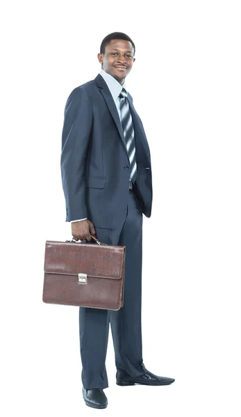 Retrato del hombre de negocios afroamericano sonriente de pie sobre fondo blanco — Foto de Stock