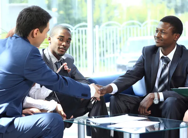 Two business man shaking hands with his team in office — Stock Photo, Image