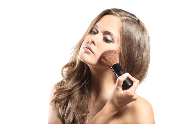 Krásná žena s make-up brushe — Stock fotografie