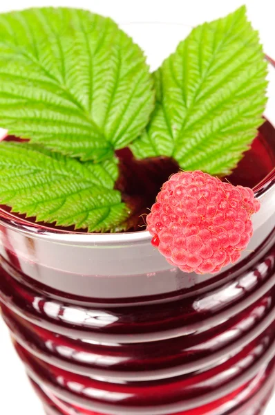 딸기와 유리에 딸기 주스 — 스톡 사진