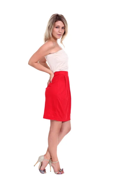 Gyönyörű fiatal hölgy, piros ruhás — Stock Fotó
